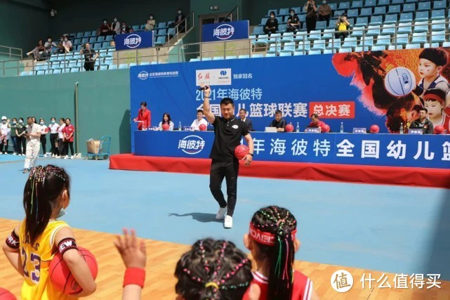 为什么一些职业球员罚球命中率不高?_0